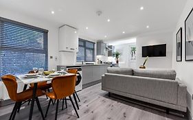 Lovely 2 Bedroom Apartment In Greater London